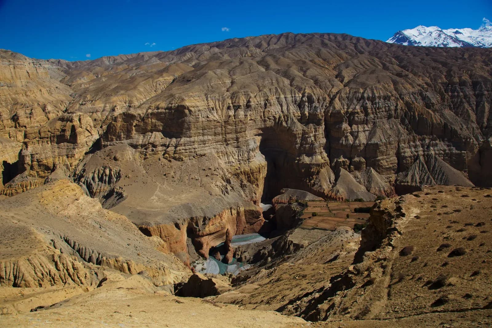 Dry canyon trail beyond Kagbeni on the Upper Mustang trek.