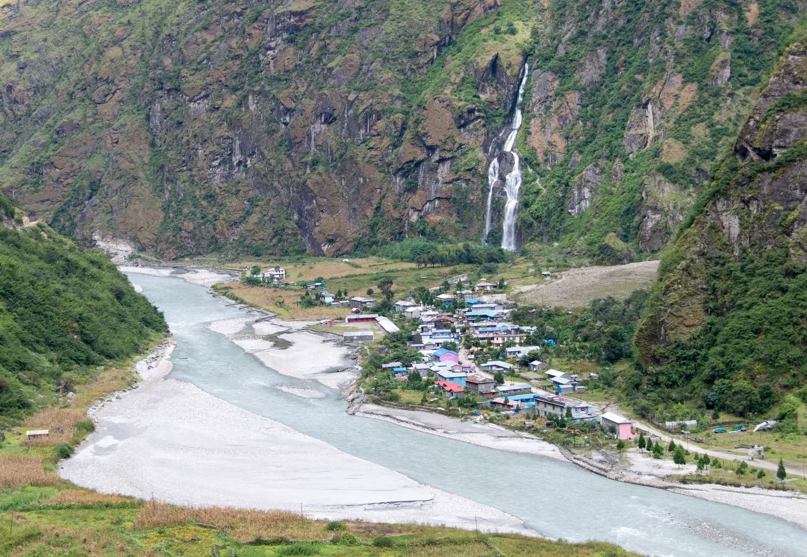 Tal village near Tal sandy riverbed / Dharapani on the Annapurna Circuit trek in Nepal