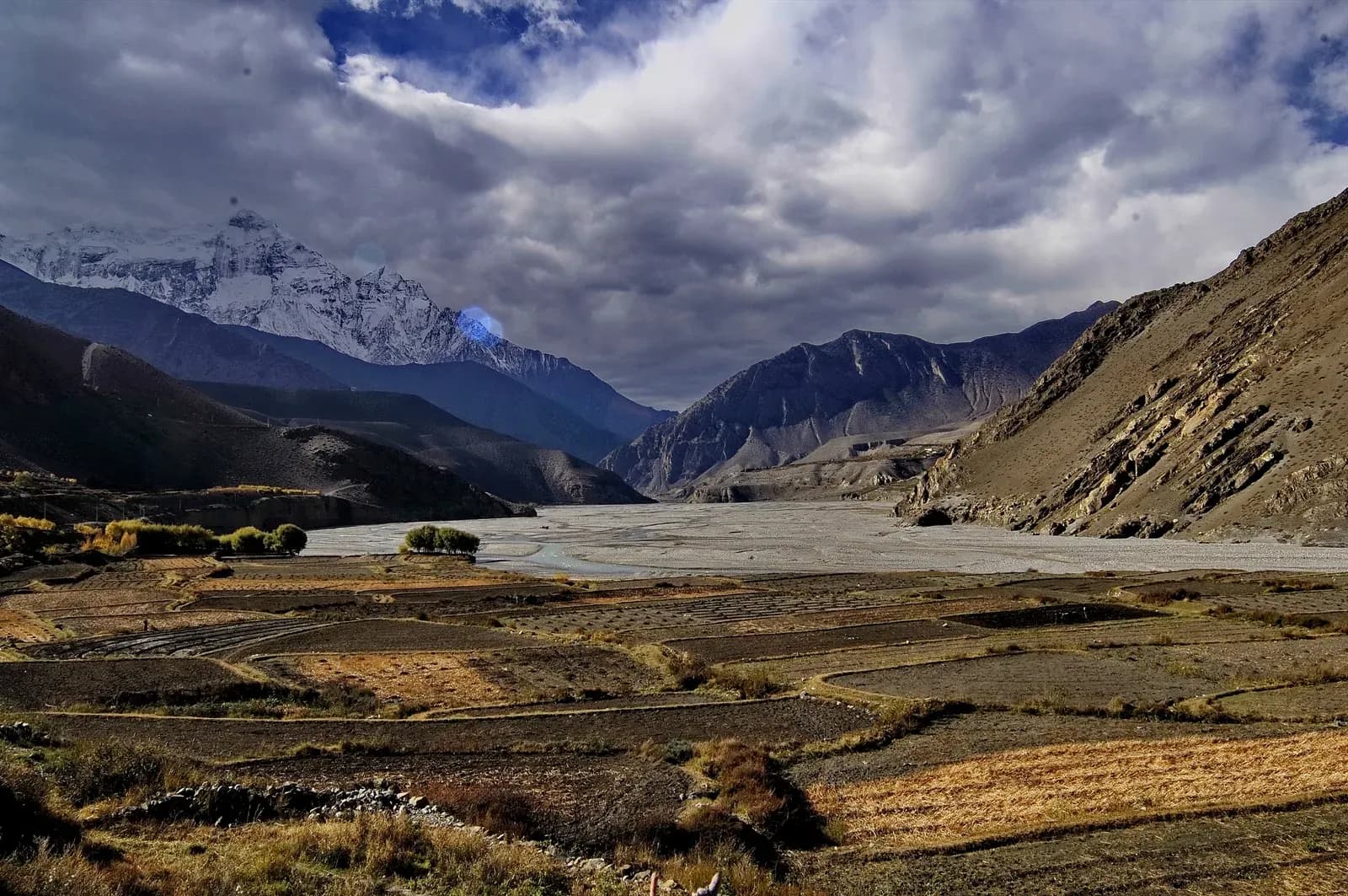 Kali Gandaki riverbed on the route from Chele to Jomsom after Upper Mustang.