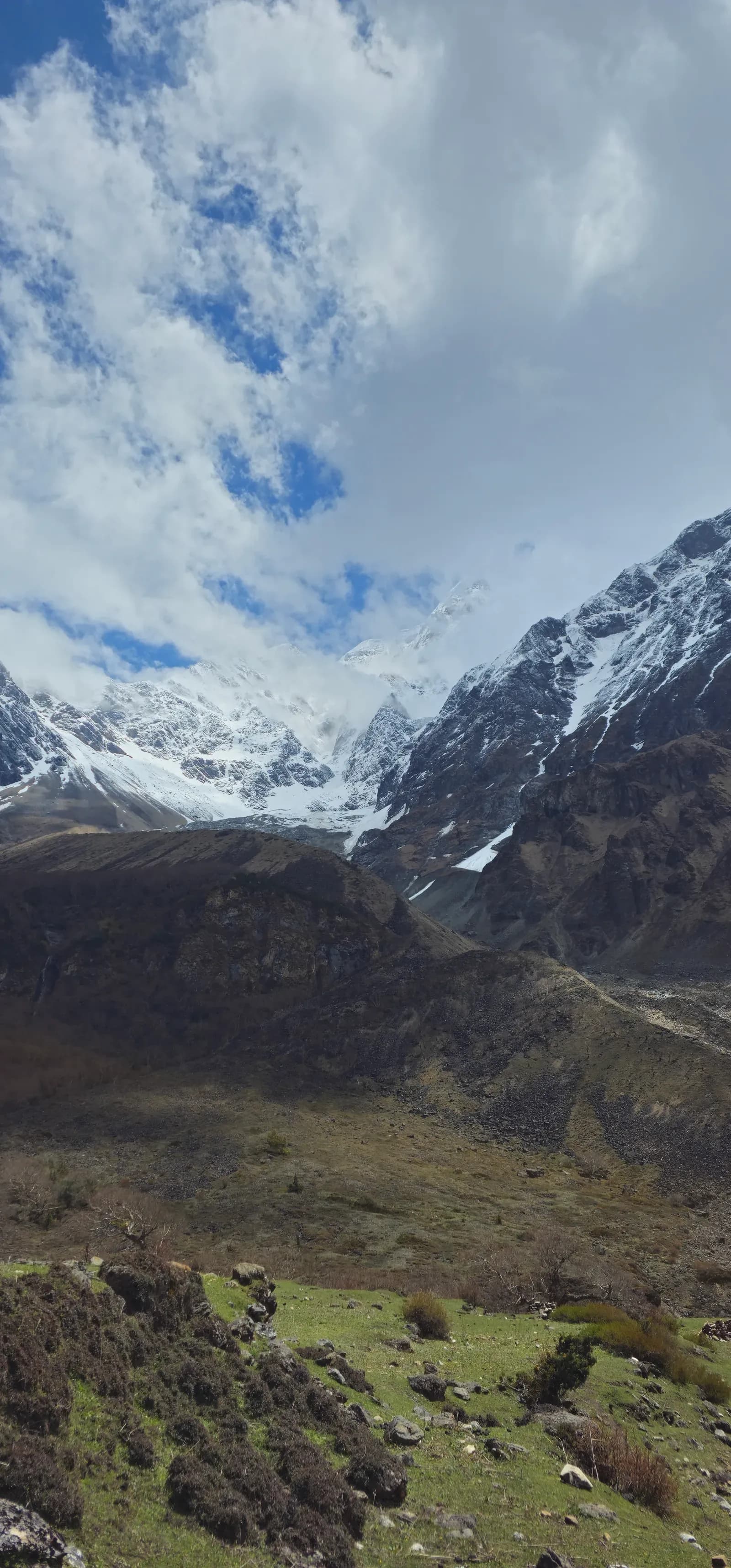 Acclimatisation ridge above Samdo toward Ruila Pass on the Manaslu Circuit trek.