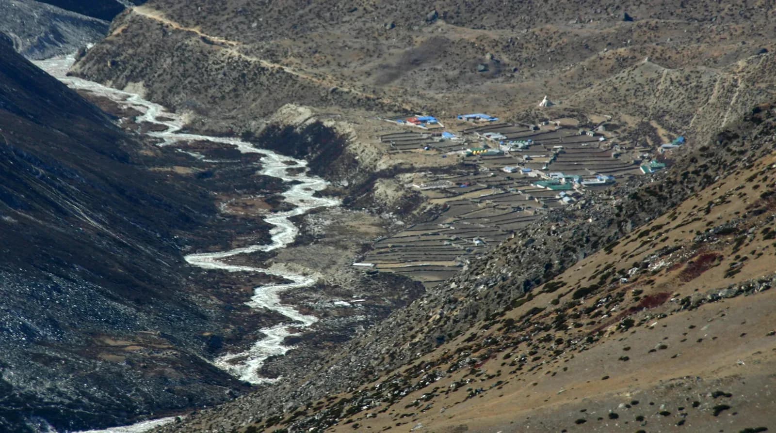 Trail toward Dingboche above the treeline on the Everest Base Camp route.