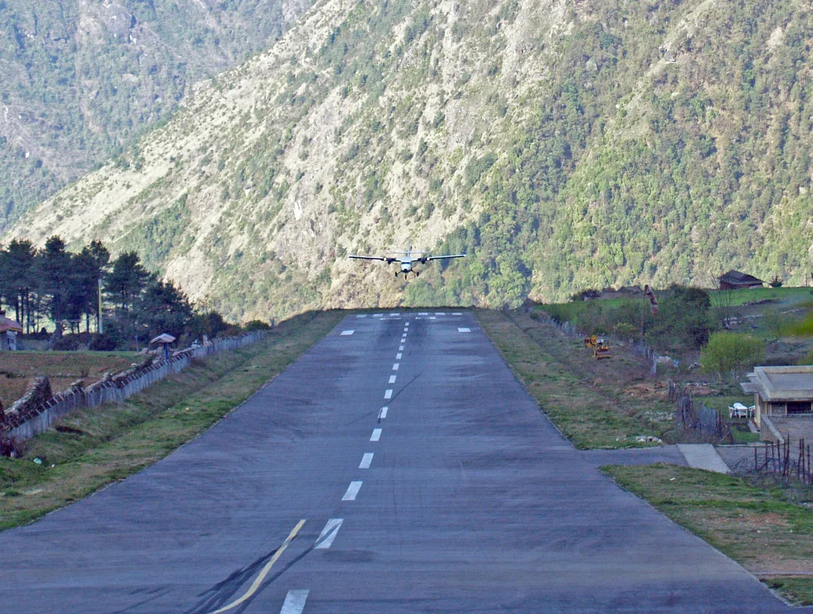 Lukla to Phakding trail at the start of the Gokyo Lakes trek.