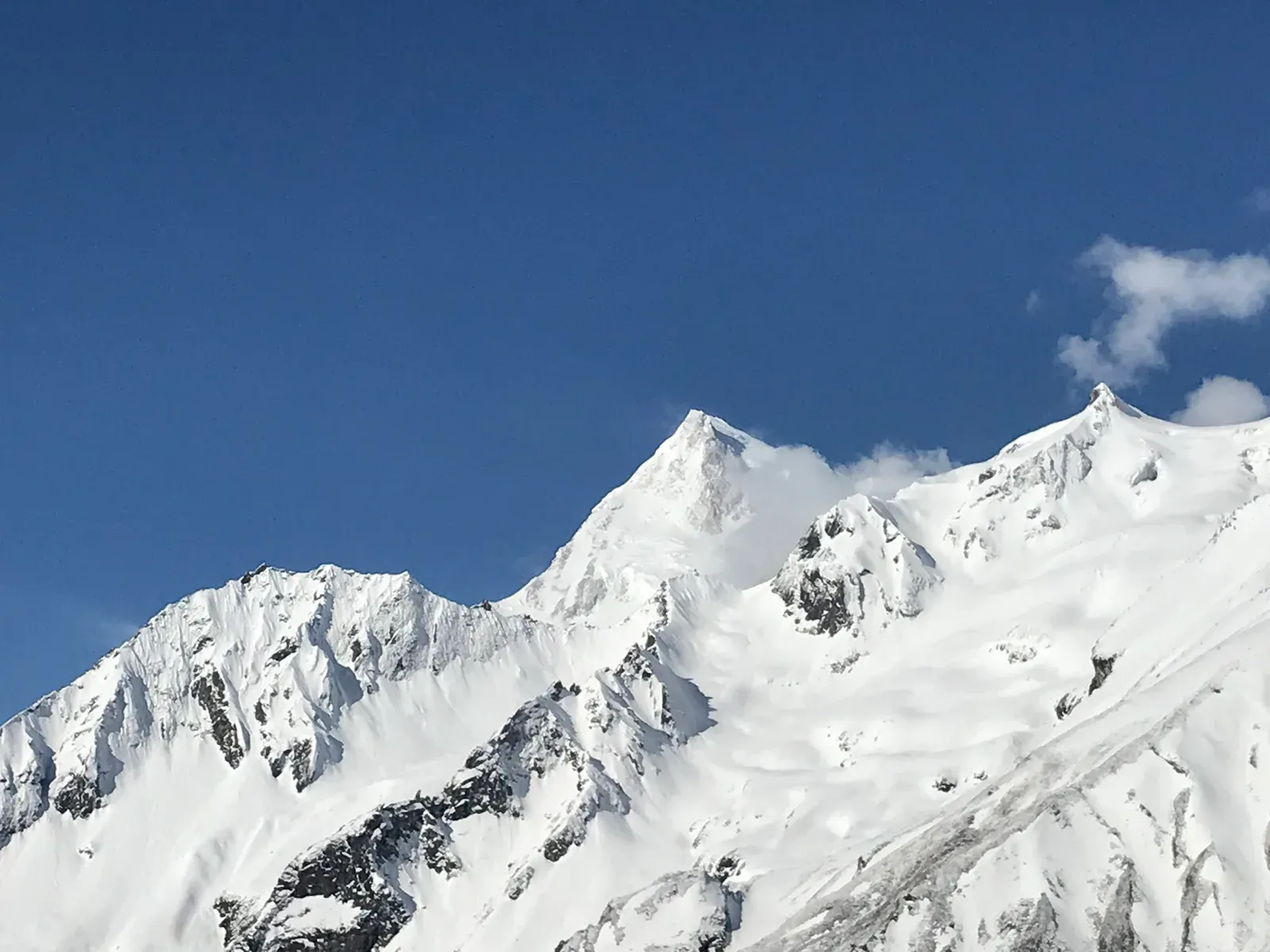 High-alpine trail from Samagaun to Samdo on the Manaslu Circuit trek.